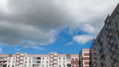 Bulutlar Multistorey binalar zaman atlamalı taşıma