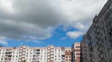 Bulutlar Multistorey binalar zaman atlamalı taşıma