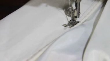 Dikiş makinesi çalışıyor