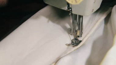 Dikiş makinesi çalışıyor