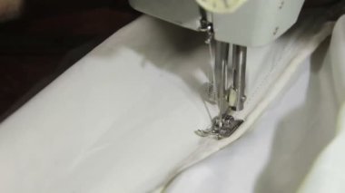 Dikiş makinesi çalışıyor