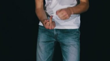 Adam onun kot boş cepler döner. Para yok