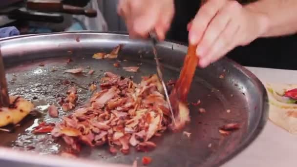 Shawarma를 준비 하는 요리사 — 비디오