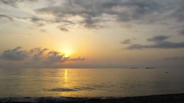 Puesta de sol sobre el mar. Tiempo de caducidad — Vídeo de stock