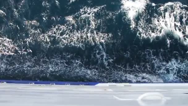 Вантажний пором рухається на морі — стокове відео