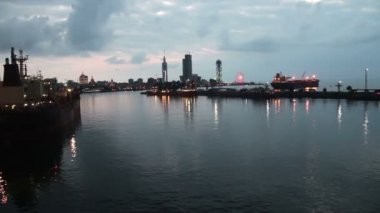 Gece şehir Batum, Gürcistan. Batum Sea Port