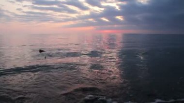 Akşam deniz güneş battıktan sonra