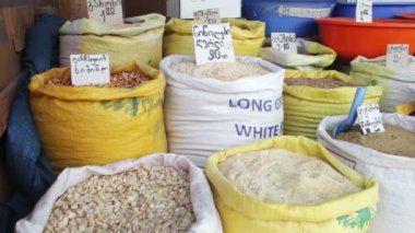 Gürcistan'daki piyasada torbalarda tahıl