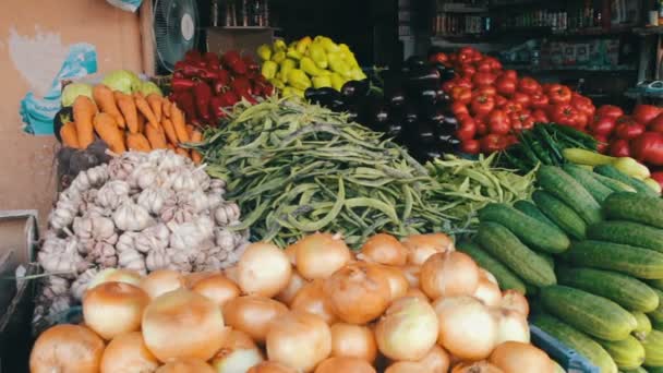 Mostrar frutas y verduras — Vídeo de stock