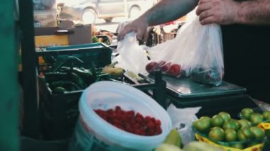 Meyve ve sebze pazarı