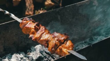 Izgarada hazırlanan kebap