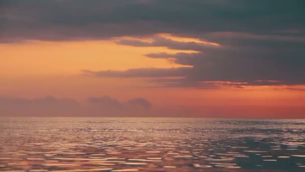 Mar de la noche después de la puesta del sol — Vídeo de stock