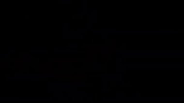 Su Buharı. Siyah Arkaplanda Beyaz Buhar Buharı Baskısı Altında. 4K