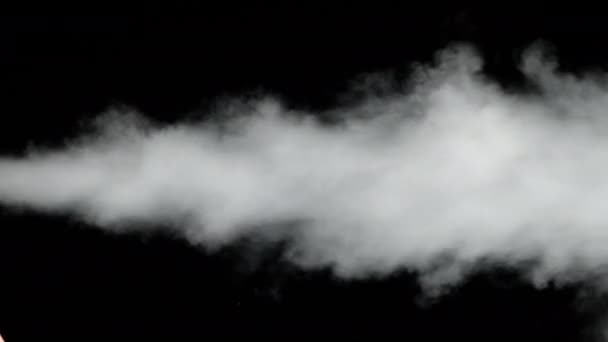 Vattenförångaren. Vit Jet of Vapour Steam Under tryck på svart bakgrund. 4K — Stockvideo