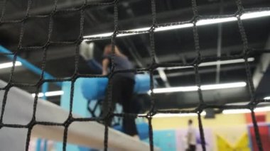 Çocuklar Trambolinde Atlıyor Çocuk Eğlence Merkezi 'nde.