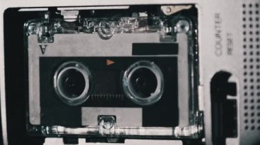 Mikrokaset Taşınabilir El bilgisayarı, Teyp Retro Oynatıcı 'da Dönüyor