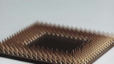 Bilgisayar İşlemcisi İşlemcisi Altın Kaplama Kişiler Beyaz Arkaplanda Dönüyor