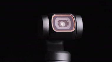 Robot Kamera farklı yönlerde döndürülmektedir. Güvenlik ve Nesne İzleme
