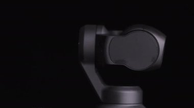 Robot Kamera farklı yönlerde döndürülmektedir. Güvenlik ve Nesne İzleme