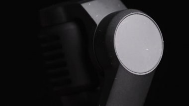 Robot Kamera farklı yönlerde döndürülmektedir. Güvenlik ve Nesne İzleme