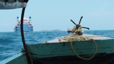 Hint Okyanusunda Küçük Tahta Afrika Teknesinde Yay ve Çapa Manzarası