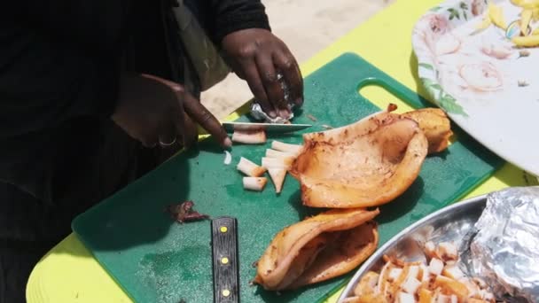 African Womans Hands Cut into Slices of Cooked Squid on Cutting Board, Zanzibar — Stock video