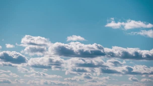 Timelapse av kumulus moln rör sig i blå dramatisk himmel, Cirrus Cloud Space — Stockvideo