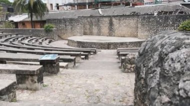 Eski Taş Şehir Kalesi, Zanzibar, Eski Ngome Kongwe Kalesi 'nde amfiteatr inşa edildi.