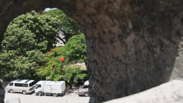 Old Historical Fort in Stone Town, Ζανζιβάρη, Τανζανία, Θέα από τον Πύργο — Αρχείο Βίντεο