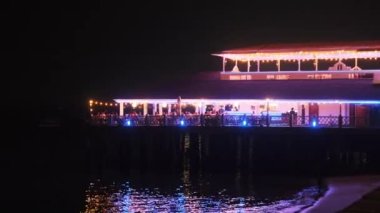 Stone Town, Zanzibar 'ın rıhtımındaki ünlü restoran..