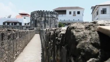 Taş Kasabası, Zanzibar, Tanzanya 'daki Eski Tarihi Kale' de yürü