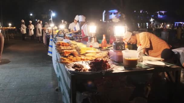 Forodhani Gıda Dükkanları, Geleneksel Zanzibar Gıda Pazarı, Lezzetler, Taş Şehri — Stok video