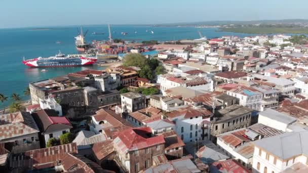 Taş Şehri, Zanzibar Şehri, Gecekondu Çatı ve Fakir Sokaklar Hava Manzarası, Afrika — Stok video