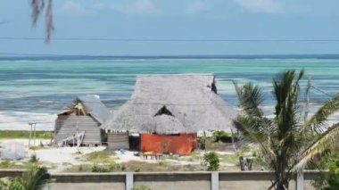 Low Tide 'da Thatched Roof' lu Afrika Geleneksel Evi. Zanzibar