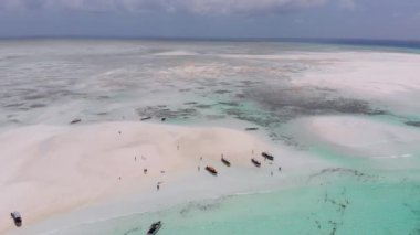Tropikal Ada Mnemba 'dan Okyanusun ortasındaki Kum Bankaları, Zanzibar Hava Görüntüsü