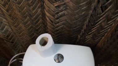 Afrika Çimen Kulübesindeki Tuvalet, Küçük Thatched Evindeki Banyo, Zanzibar Köyü