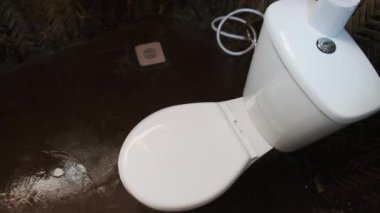 Afrika Çimen Kulübesindeki Tuvalet, Küçük Thatched Evindeki Banyo, Zanzibar Köyü