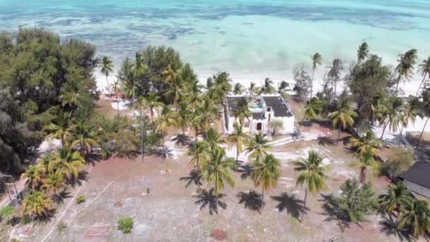 African Tropical Beach Resorts, Hotele egzotyczne, Blue Pools, Zanzibar, Widok z lotu ptaka — Wideo stockowe