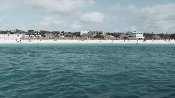 Zanzibar Coastline with Sandy Beach, People, and Hotels. View from Floating Boat — Vídeo de stock