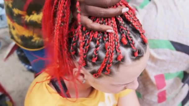 Process of Weaving African Braids with Red Kanekalon Outdoor, Zanzibar, Africa — Stock Video