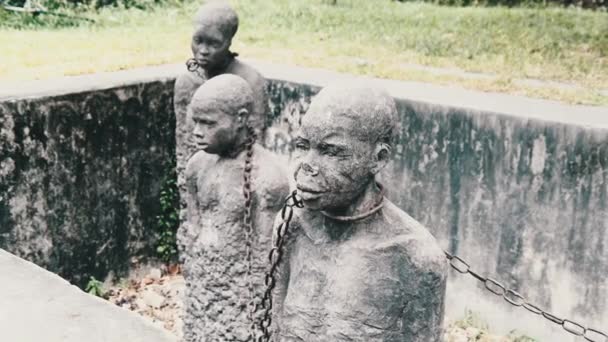 Monumento storico agli schiavi a Stone Town, Isola di Zanzibar, Tanzania, Africa — Video Stock