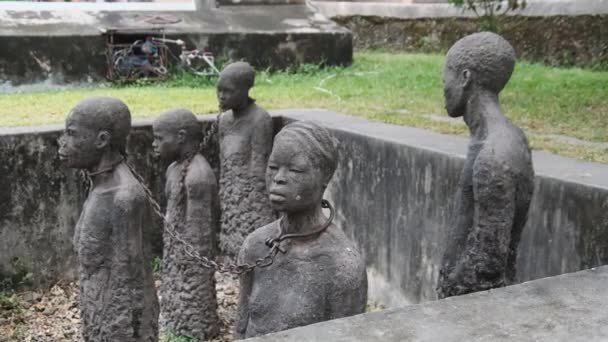 Historiskt monument över slavar i Stone Town, Zanzibar Island, Tanzania, Afrika — Stockvideo