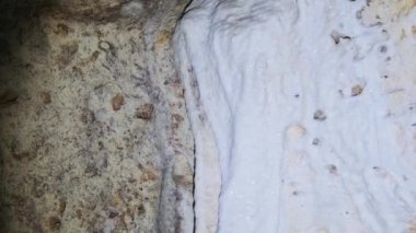 İkiz Mağara Tavanından sarkan Sarkık Kaya oluşumlarıyla Yeraltı Mağarası