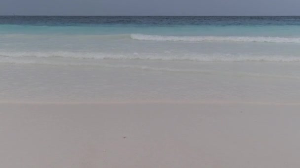 Tropical Sea Waves in Turquoise Ocean Water on Paradise Sandy Beach. Zanzibar. — Stock Video