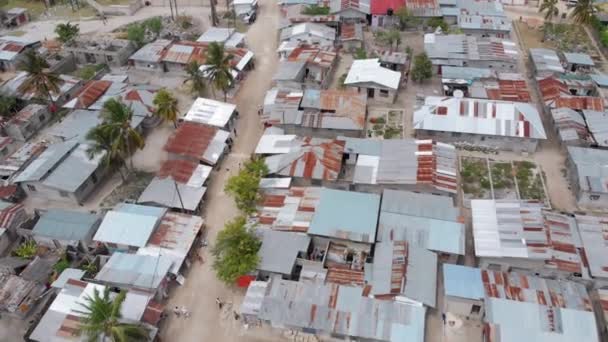 Aerial View African Slums, Dirty House Roofs of Local Village, Ζανζιβάρη, Nungwi — Αρχείο Βίντεο