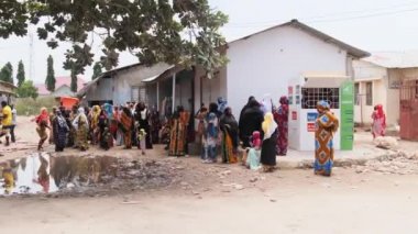 Afrika Düğünü, Geleneksel Giysilerdeki Birçok Yerel Kadın Dansı, Zanzibar, Afrika