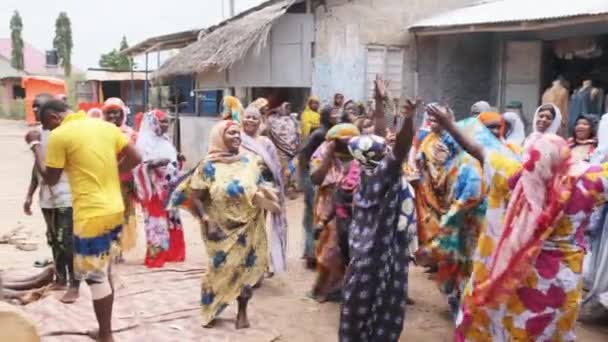 Africa Wedding, Many Local Women in traditional Clothes Dance, Zanzibar, Africa — 图库视频影像