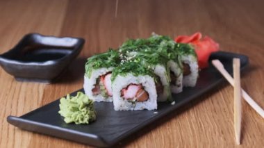 Lokantada Tahta Masaya Susam Tohumu serpin.