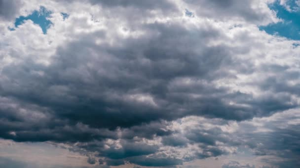 Timelapse of Gray Cumulus Clouds moves in Blue Dramatic Sky, Cirrus Cloud Space — Stock Video
