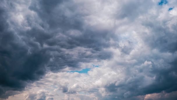 A szürke felhők időapszusa a Blue Dramatic Sky, Cirrus Cloud Space-ben mozog — Stock videók